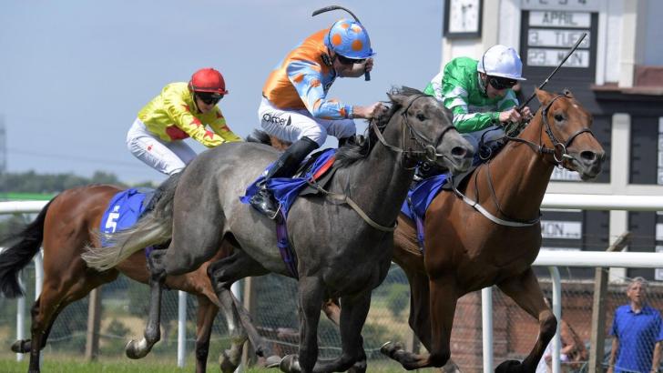 Horse racing at Pontefract